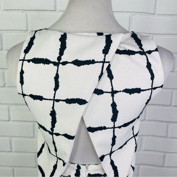 GanLan Collection White & Black Backless Romper - Small - Picture 10 of 14